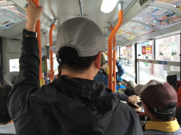 満席の神奈中バス