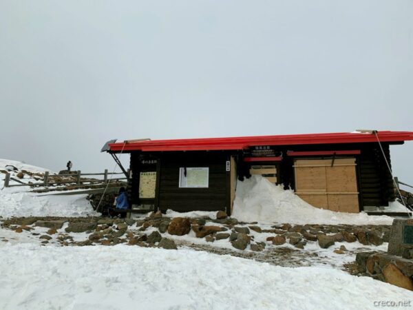 峰の茶屋避難小屋