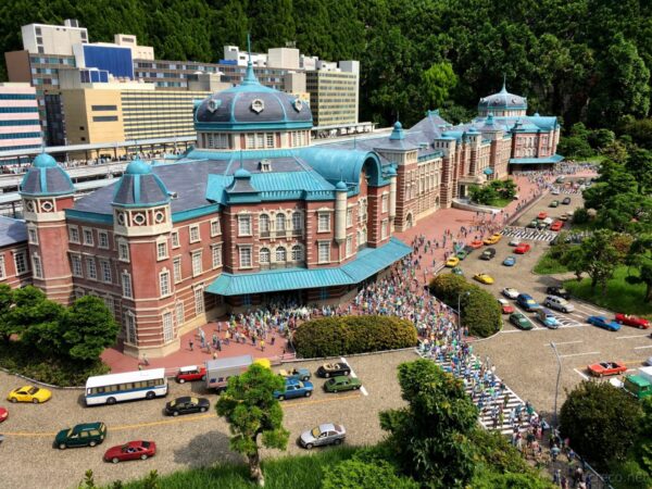 東武ワールドスクウェアの精巧なミニチュア建造物 東京駅