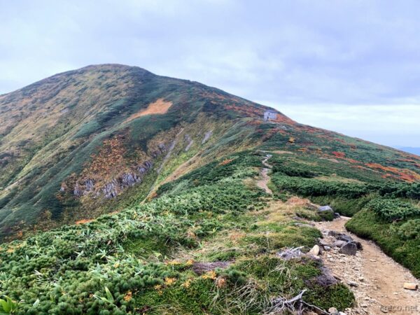 大朝日岳への稜線