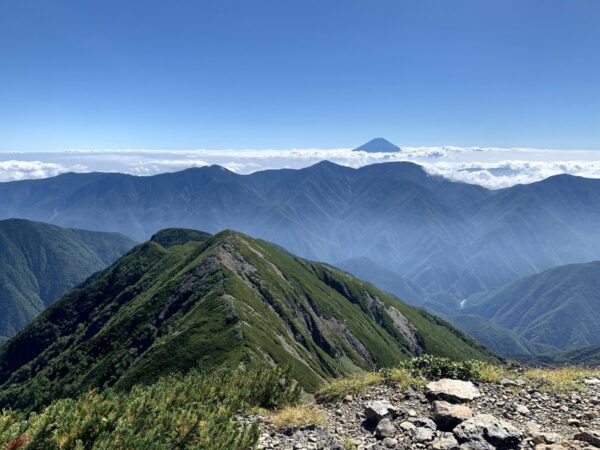 奥聖岳から東側