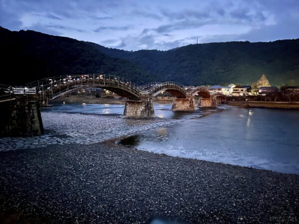 夜明けの錦帯橋