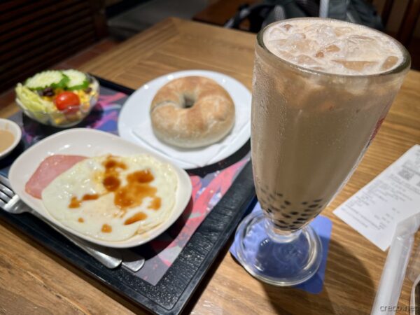 春水堂のタピオカミルクティーとモーニングセット