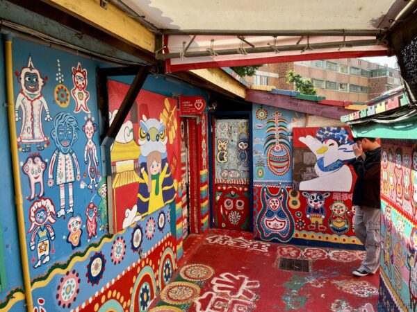 彩虹眷村のカラフルな壁画