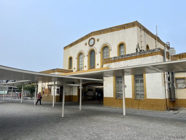 嘉義駅の外観