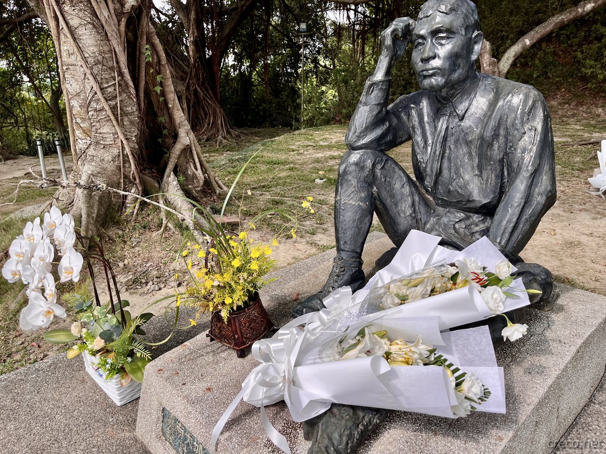 烏山頭ダムほとりの八田與一像