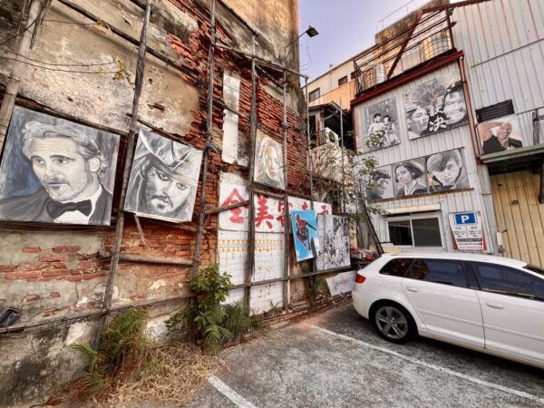 台南の全美戯院と手書き映画看板