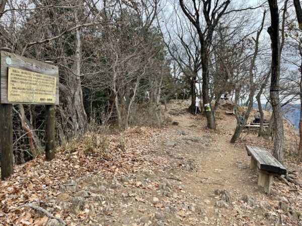 吾妻山の山頂