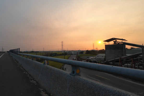 地平線スレスレの太陽