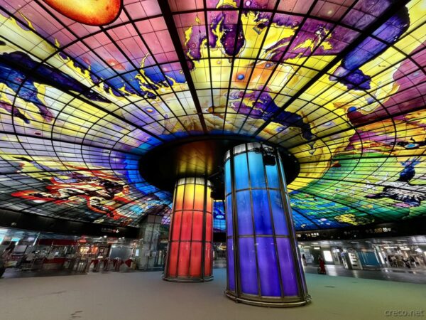 美麗島駅「光之穹頂」のステンドグラス