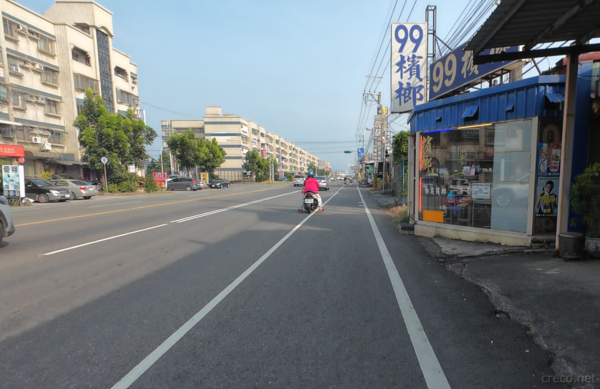 ガラス張りのビンロウ販売店