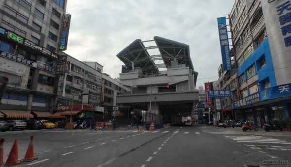 高雄MRTの高架が見えてきた