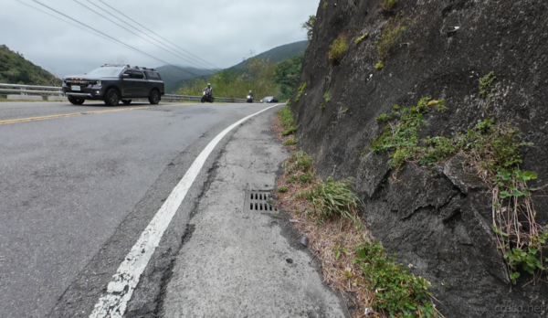 暴風でまったく進めない