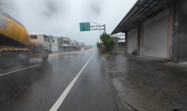 台風のような横殴りの雨