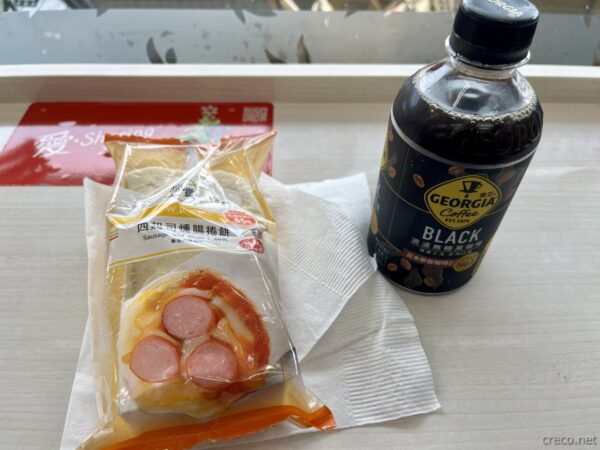 セブンイレブンのチーズスモークソーセージロール