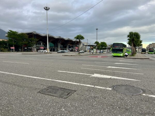 花蓮駅前の広場