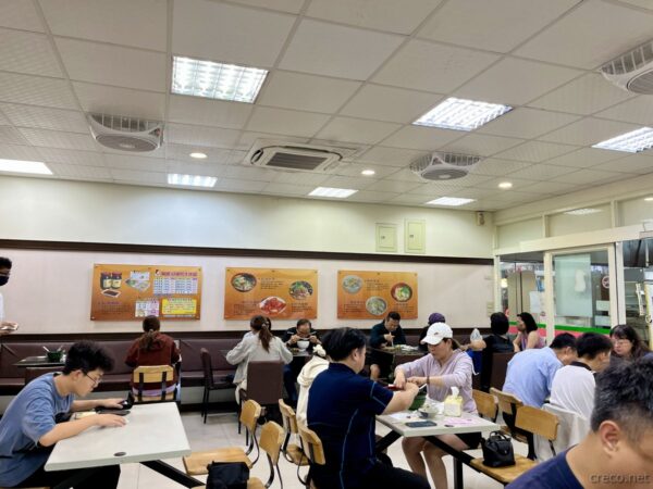 花蓮香扁食の店内