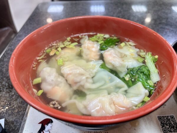 大ぶりのエビ・豚・野菜ワンタンスープ