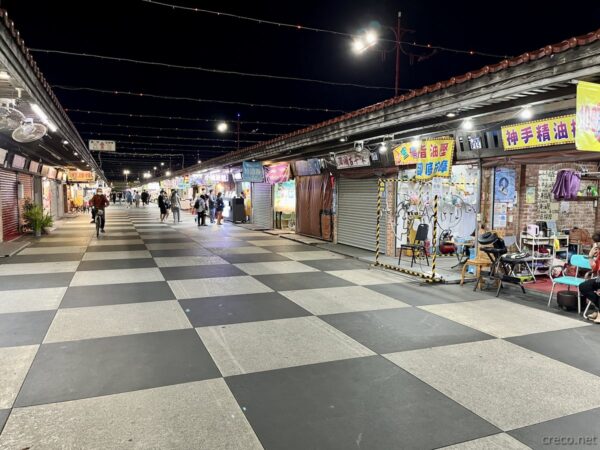 東大門夜市の夜の雰囲気