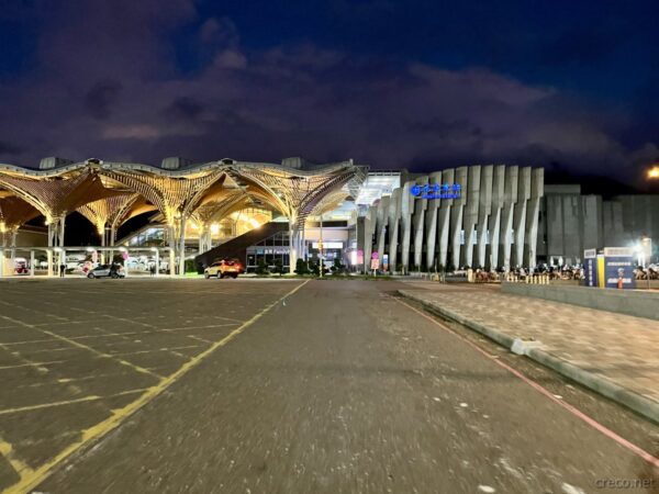 早朝の花蓮駅外観