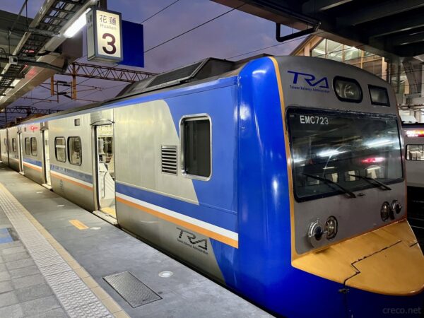 花蓮駅に停車中のECM723電車