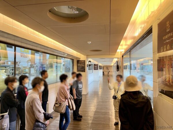 ガイドツアーで見学するポットスチル