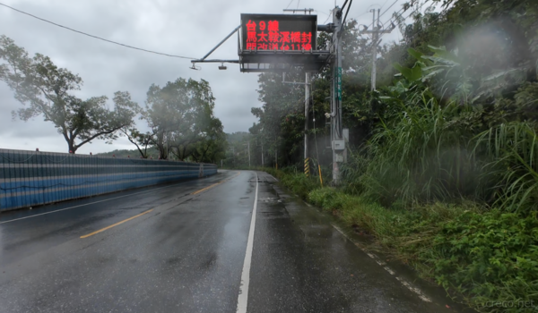 通行止めを知らせる電光掲示板