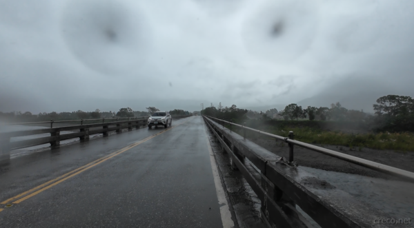 台11線甲に入り、迂回路の橋を渡る