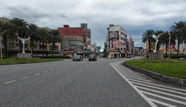 中華路と中正路が交差するロータリーの天使像