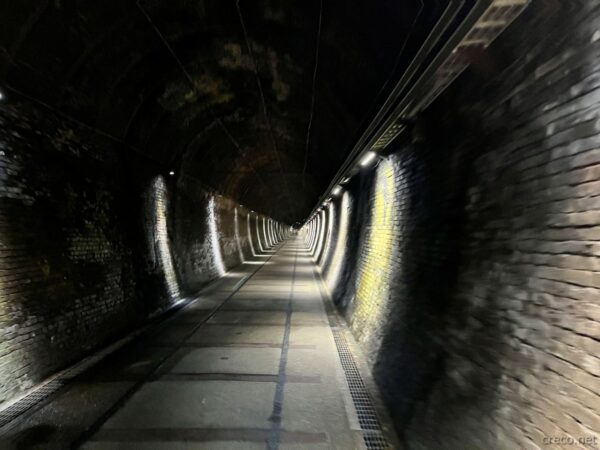 旧草嶺トンネルの内部