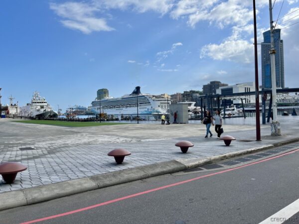 基隆港、停泊中の客船