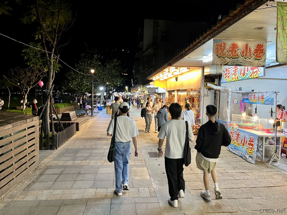 淡水河沿いの遊歩道
