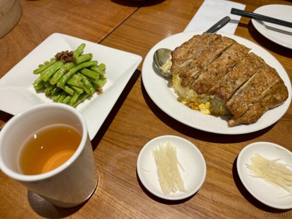 鼎泰豐の食卓全景