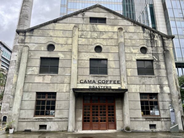 CAMA COFFEE ROASTERSの旧工場リノベ建物