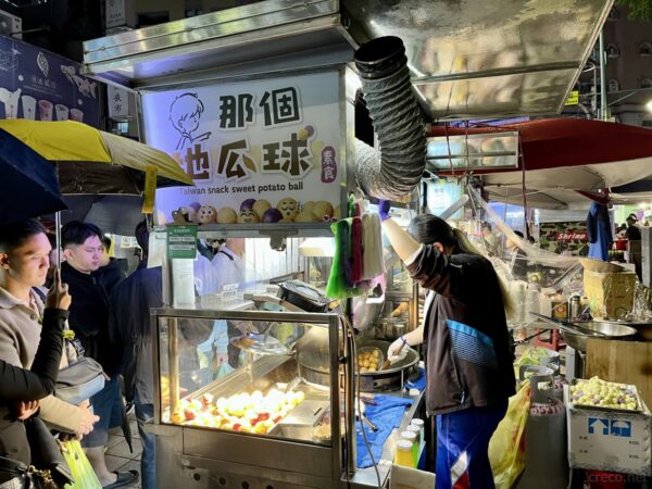 寧夏夜市の地瓜球屋台、揚げたて