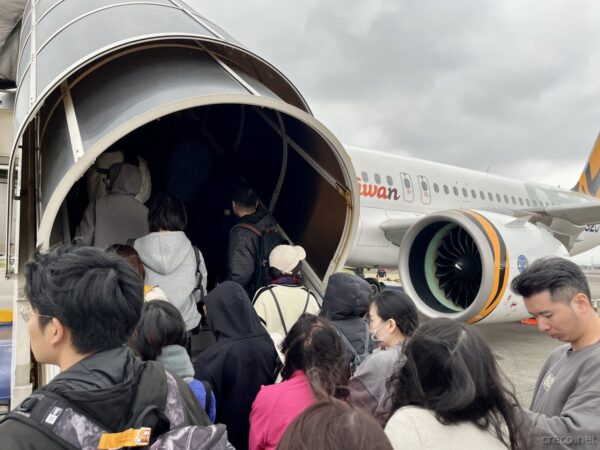 TIGER airwaysの飛行機への搭乗