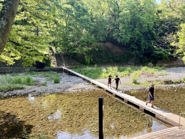 ドレミファ橋。ここのドレミファ橋は、吾妻峡のそれとは違って板が渡されており、歩きやすい。