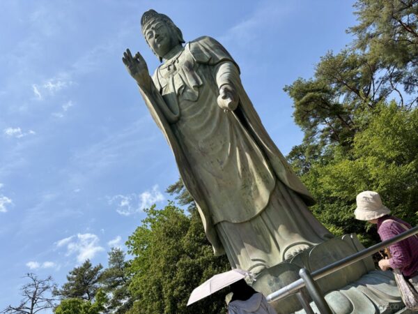 塩船平和観音立像