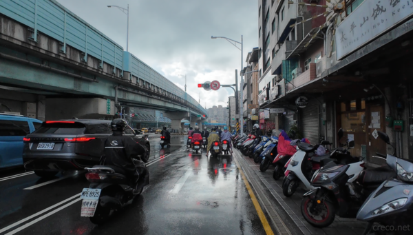 雨が降ってきた
